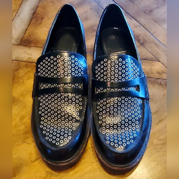 Dolce Vita Shoes - Dolce Vita black leather loafer with grommet detail, sz 8
